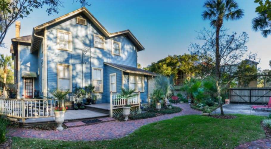 distrx Higgins House